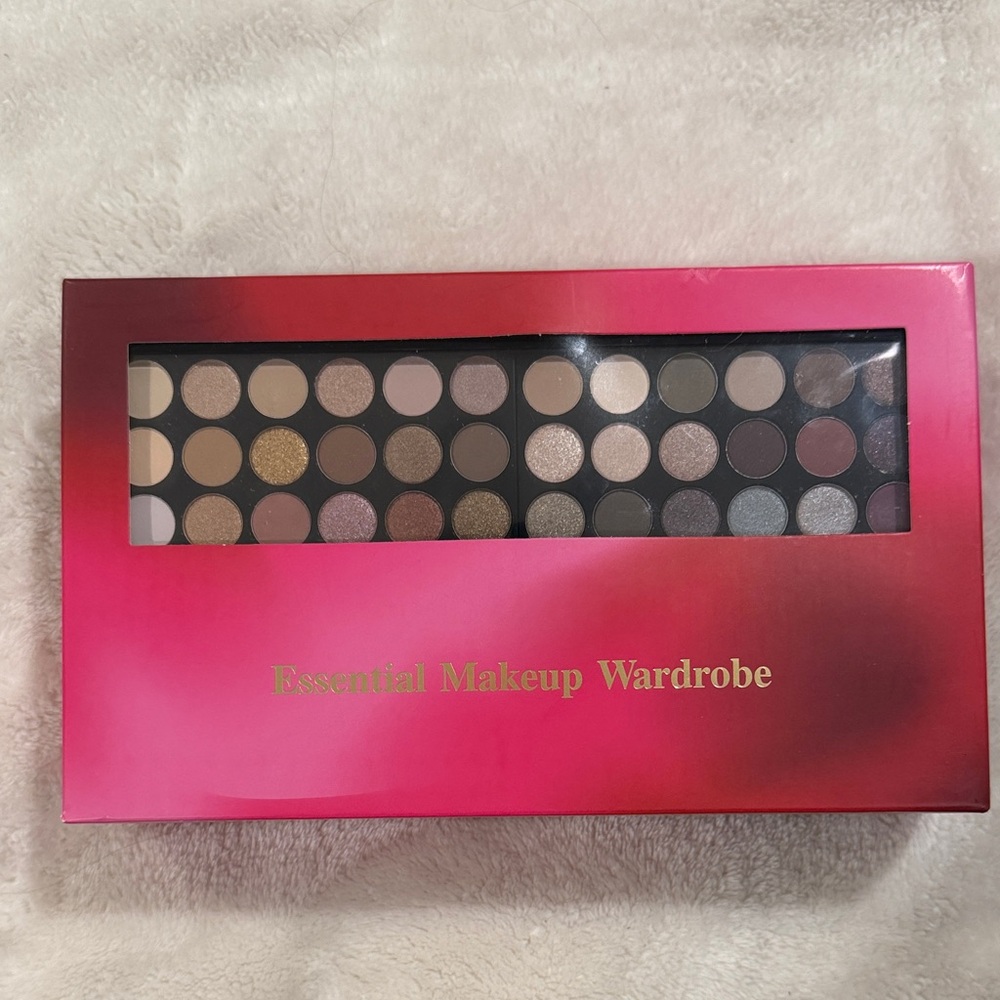 Essential Makeup Wardrobe Makeup Palette
